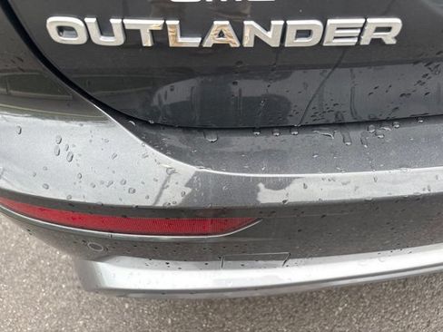 Used 2025 Mitsubishi Outlander SE FWD image 50