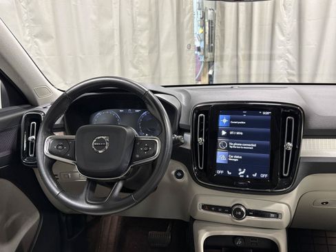 Used 2020 Volvo XC40 T5 Momentum AWD/4WD image 4
