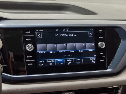 Used 2023 Volkswagen Taos SE w/ Panoramic Sunroof Package AWD/4WD image 17