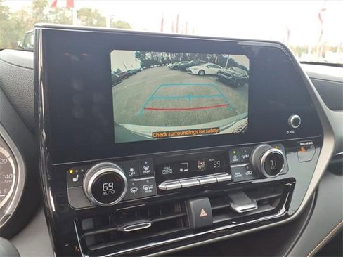 Used 2023 Toyota Highlander Bronze Edition image 18