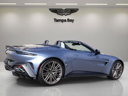 Used 2026 Aston Martin V8 Vantage Coupe image 3