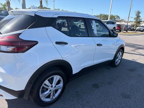 Certified 2025 Nissan Kicks Play S image 11
