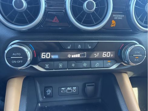 Used 2025 Nissan Sentra SV w/ SV Premium Package image 18