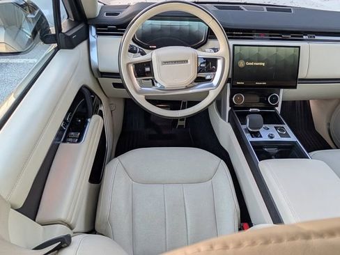 Used 2023 Land Rover Range Rover SE image 4