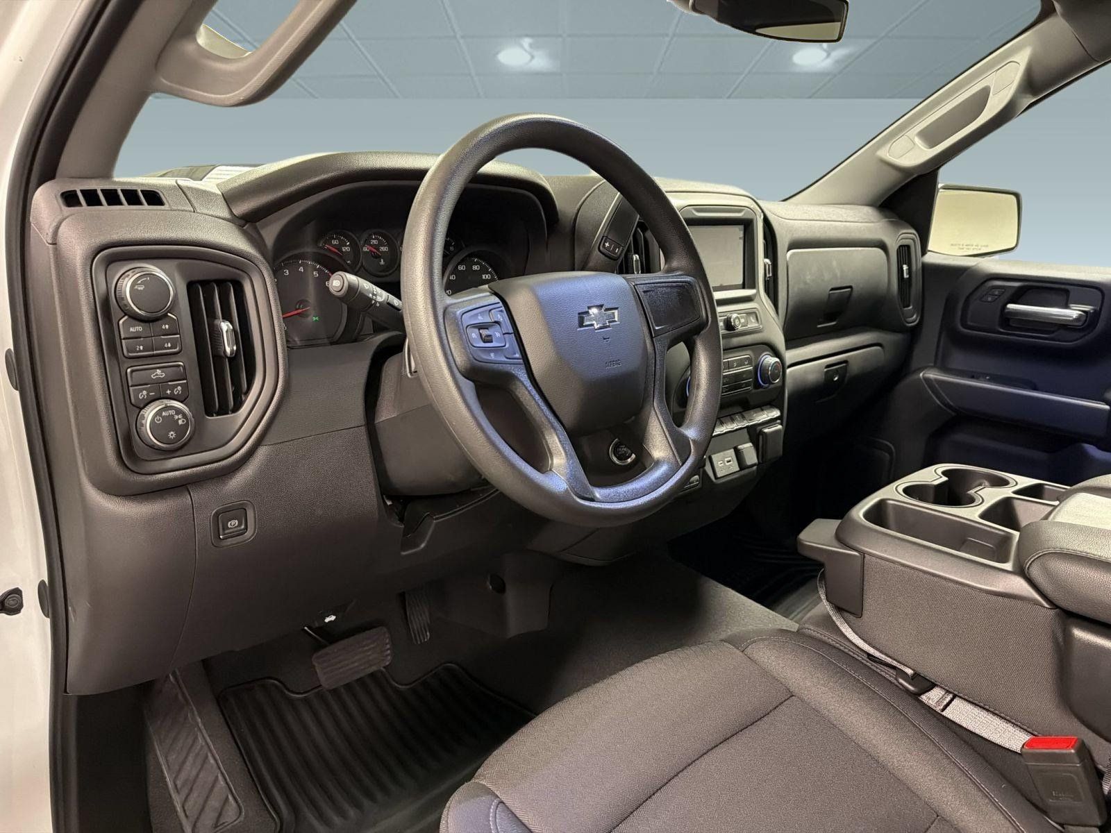 Used 2024 Chevrolet Silverado 1500 Custom Trail Boss AWD/4WD image 3