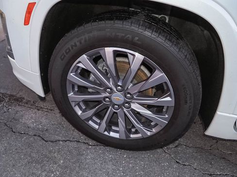 Used 2023 Chevrolet Traverse Premier image 7