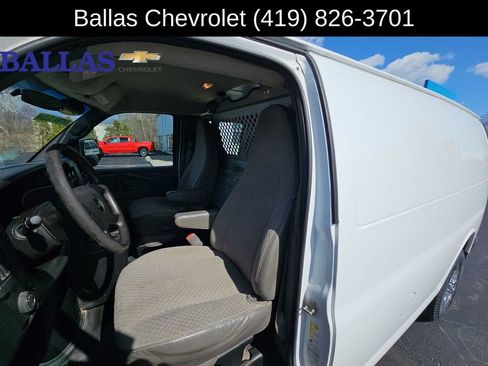 Used 2014 Chevrolet Express 2500 image 21