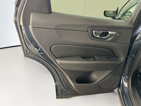 Used 2025 Volvo XC60 B5 Core image 28