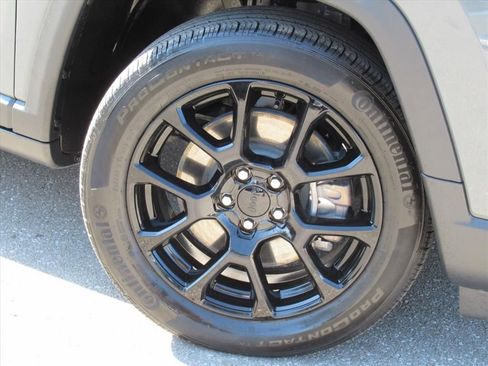 Certified 2024 Jeep Compass Latitude w/ Convenience Group image 7