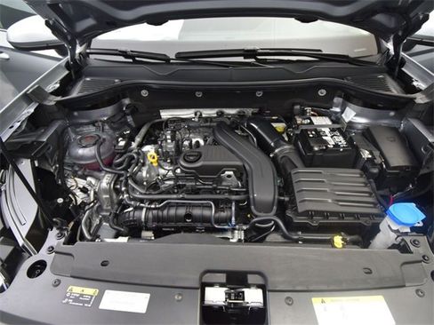 New 2024 Volkswagen Taos SE image 24