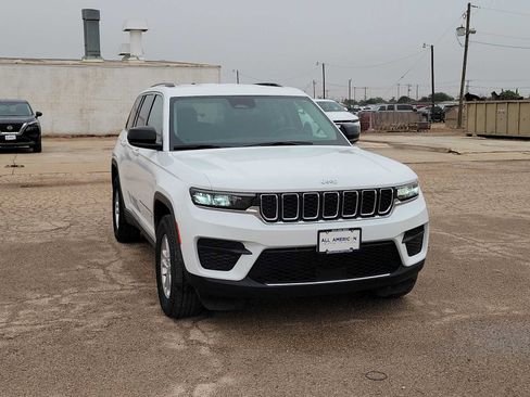 Used 2024 Jeep Grand Cherokee Laredo AWD/4WD image 2