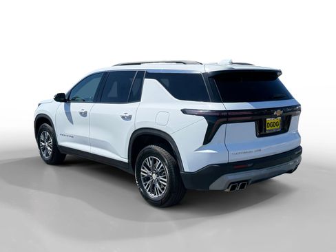 Used 2025 Chevrolet Traverse LT AWD/4WD image 3