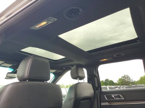 Used 2016 Ford Explorer Limited w/ Equipment Group 301A AWD/4WD image 11