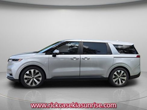 Used 2022 Kia Carnival LX FWD image 5