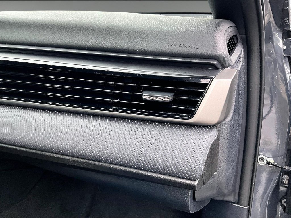 Used 2025 Toyota Camry SE FWD image 13