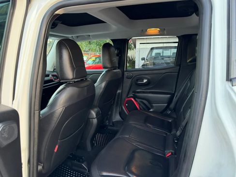 Used 2017 Jeep Renegade Trailhawk w/ Premium Trailhawk Package AWD/4WD image 29