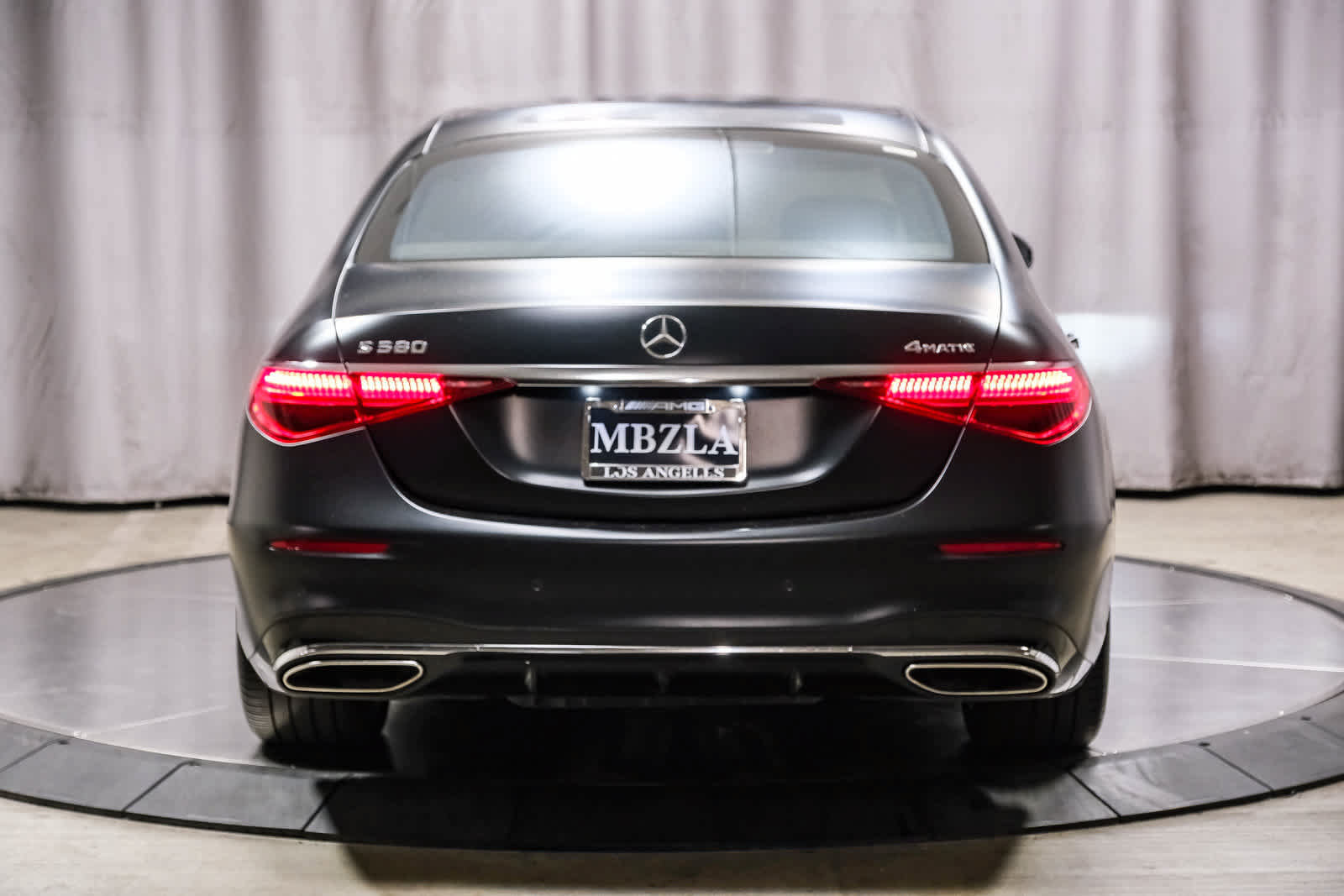 Used 2022 Mercedes-Benz S 580 4MATIC Sedan w/ AMG Line Package image 3