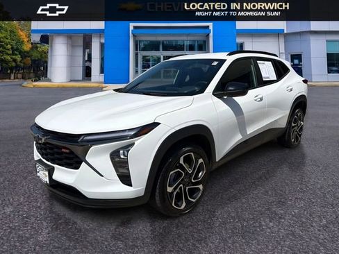 Used 2024 Chevrolet Trax RS FWD image 1