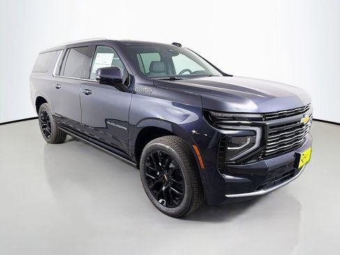 New 2026 Chevrolet Suburban High Country AWD/4WD image 3