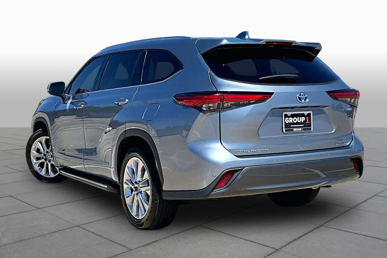 Used 2022 Toyota Highlander Limited FWD image 12