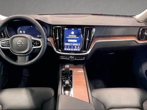 Used 2025 Volvo V60 B5 Cross Country Plus AWD/4WD image 8