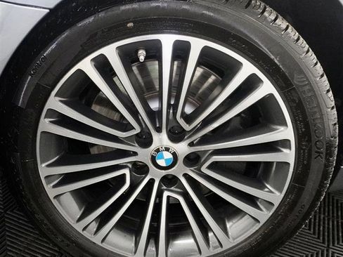 Used 2018 BMW 540i xDrive image 3