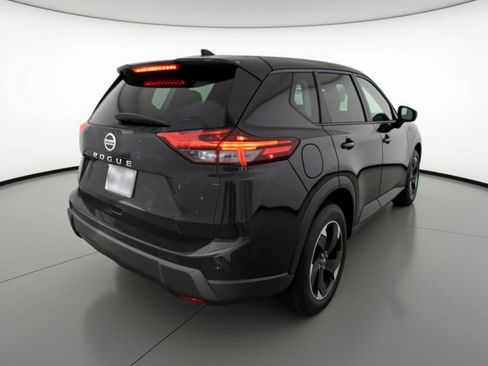 Used 2025 Nissan Rogue SV image 9
