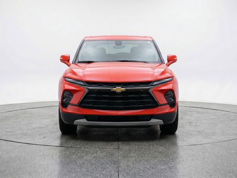 Used 2025 Chevrolet Blazer LT FWD image 2