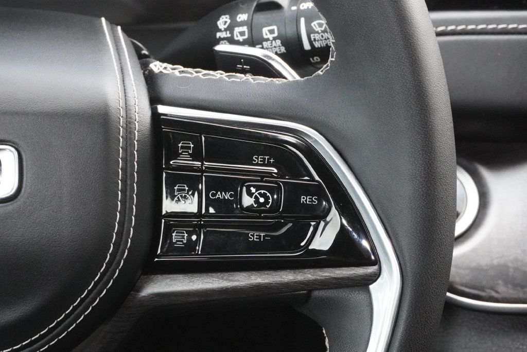 Used 2023 Jeep Grand Cherokee Overland RWD image 20