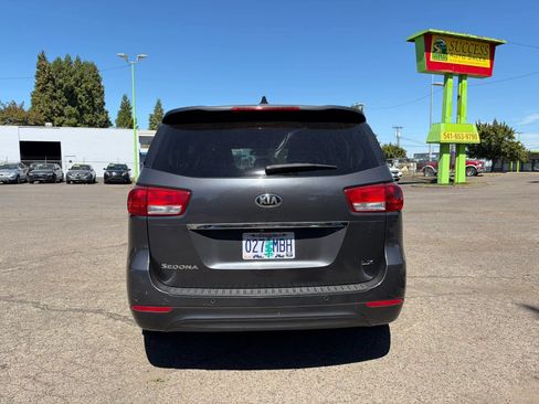 Used 2016 Kia Sedona LX w/ LX Convenience Package FWD image 4