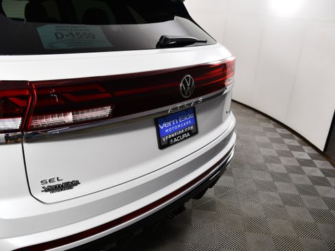 Used 2024 Volkswagen Atlas Cross Sport SEL Premium R-Line AWD/4WD image 15