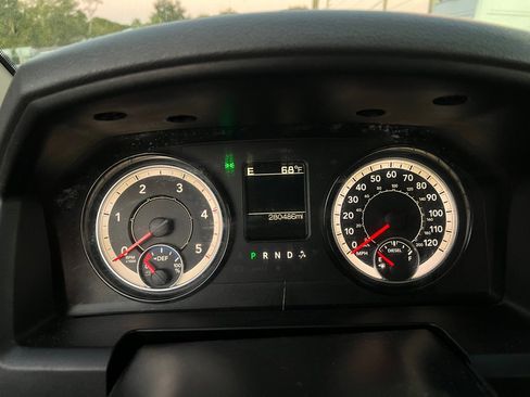 Used 2018 RAM 3500 Tradesman w/ Chrome Appearance Group image 18