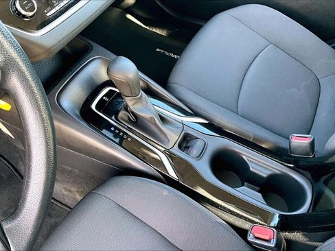 Used 2022 Toyota Corolla LE image 15