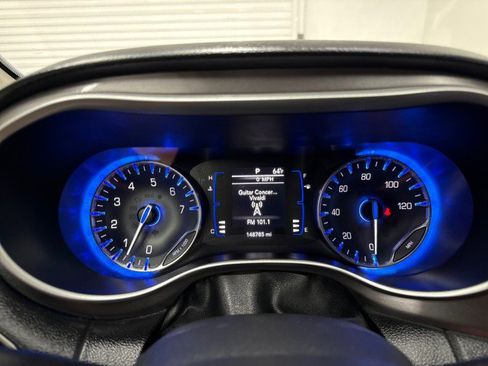 Used 2020 Chrysler Pacifica Touring-L image 17