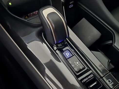 Used 2024 Toyota Crown Limited image 15