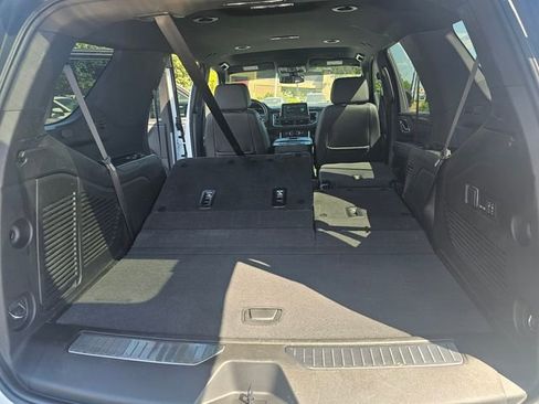Used 2022 Chevrolet Tahoe Z71 w/ Luxury Package image 13