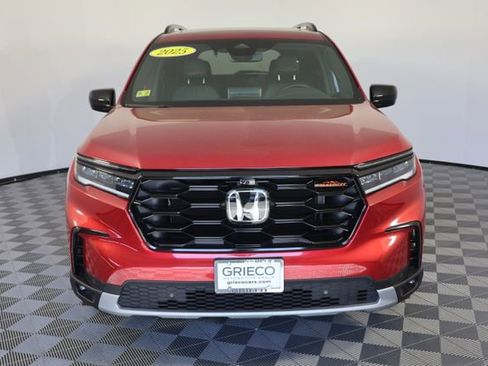 Used 2025 Honda Pilot TrailSport image 3