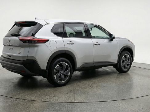 Used 2025 Nissan Rogue SV FWD image 9