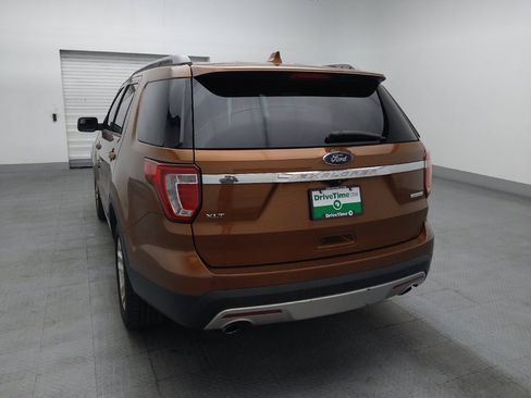 Used 2017 Ford Explorer XLT FWD image 6