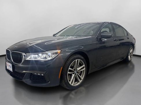 Used 2019 BMW 750i xDrive w/ Executive Package AWD/4WD image 4