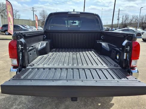 Used 2017 Toyota Tacoma TRD Off-Road w/ Tow Package (A/T) image 29