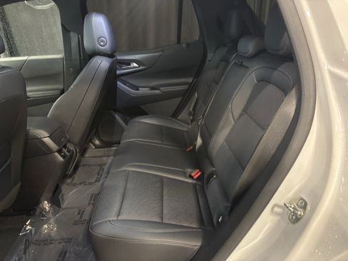 Used 2025 Chevrolet Equinox LT w/ Convenience Package II image 7