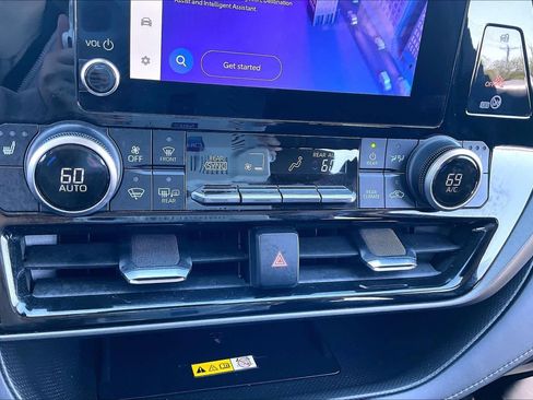 Used 2023 Toyota Highlander XLE image 34