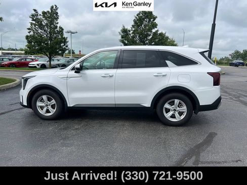 Certified 2026 Kia Sorento LX FWD image 8