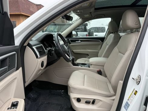 Used 2021 Volkswagen Atlas SE w/ Panoramic Sunroof Package FWD image 11