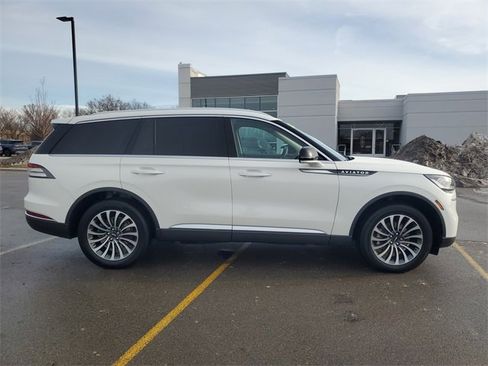 Used 2023 Lincoln Aviator AWD w/ Premium Package image 8