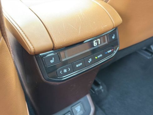Used 2020 Toyota Highlander Platinum FWD image 12