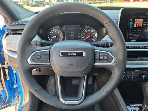 Used 2025 Jeep Compass Latitude AWD/4WD image 14
