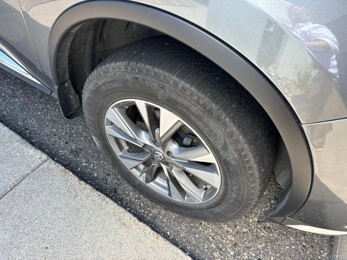Used 2018 Nissan Murano SV AWD/4WD image 2