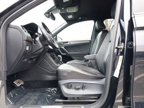 Used 2022 Volkswagen Tiguan SE R-Line image 12